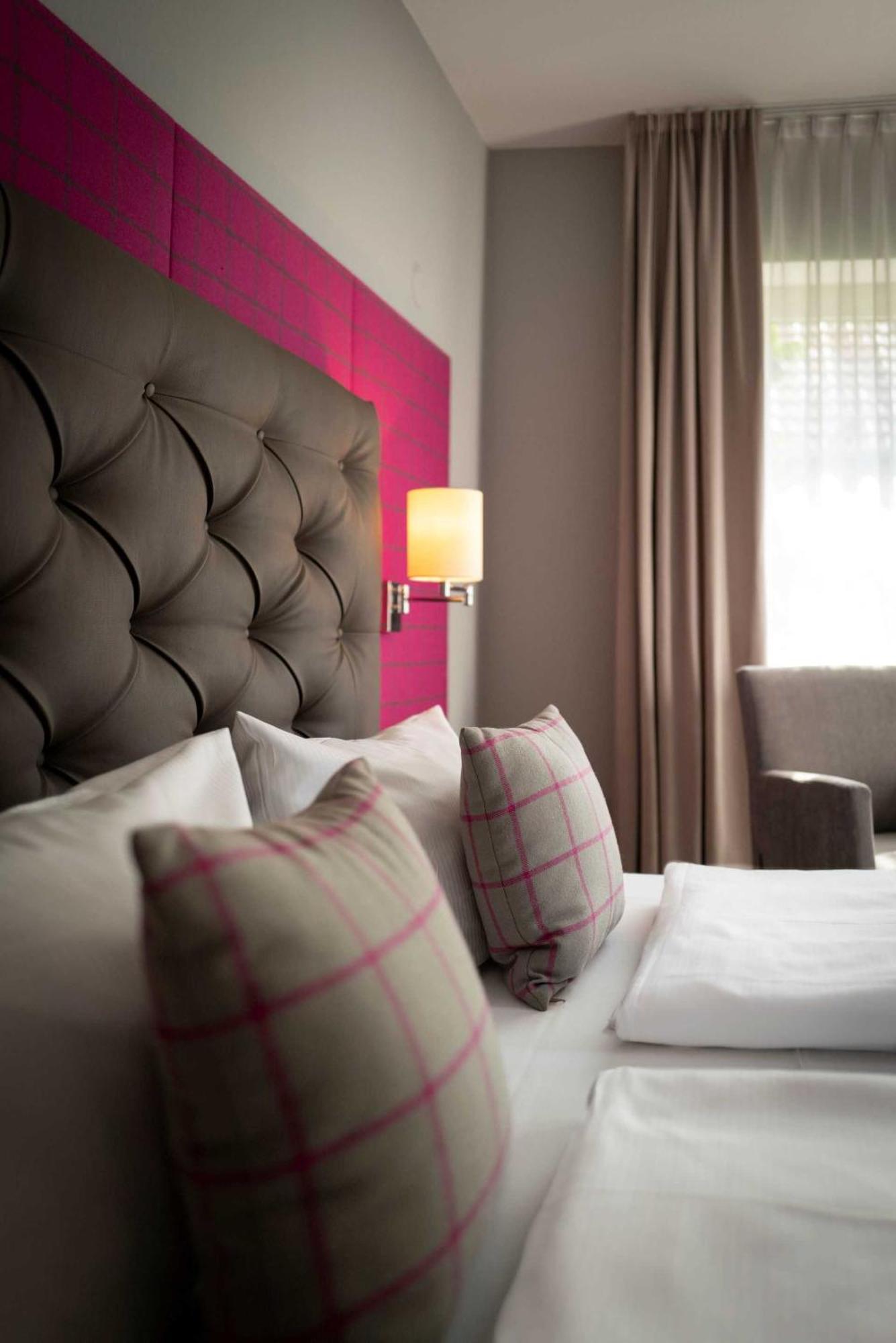 Landhotel 3Kronen Adelsdorf Kültér fotó