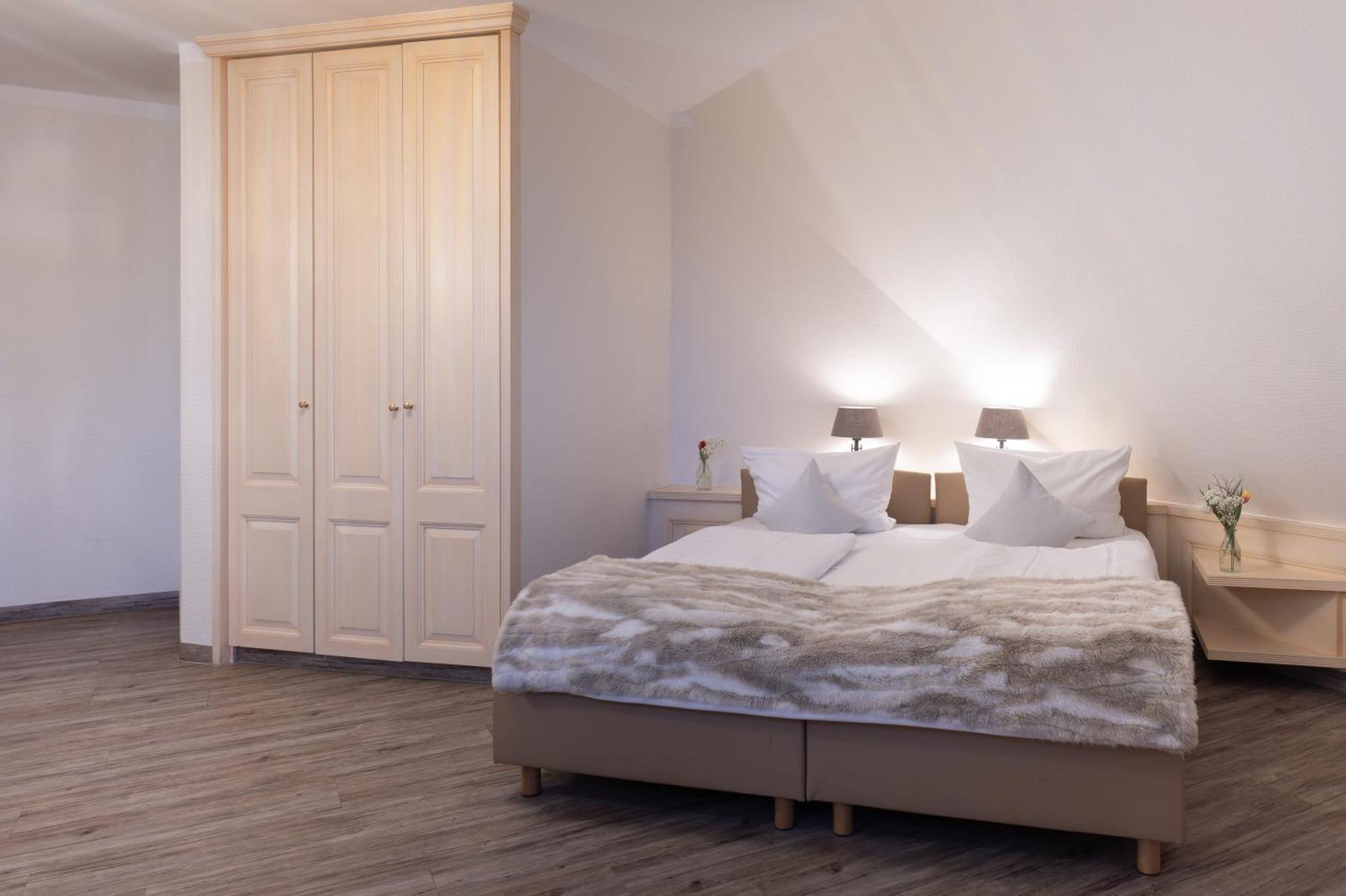Landhotel 3Kronen Adelsdorf Kültér fotó
