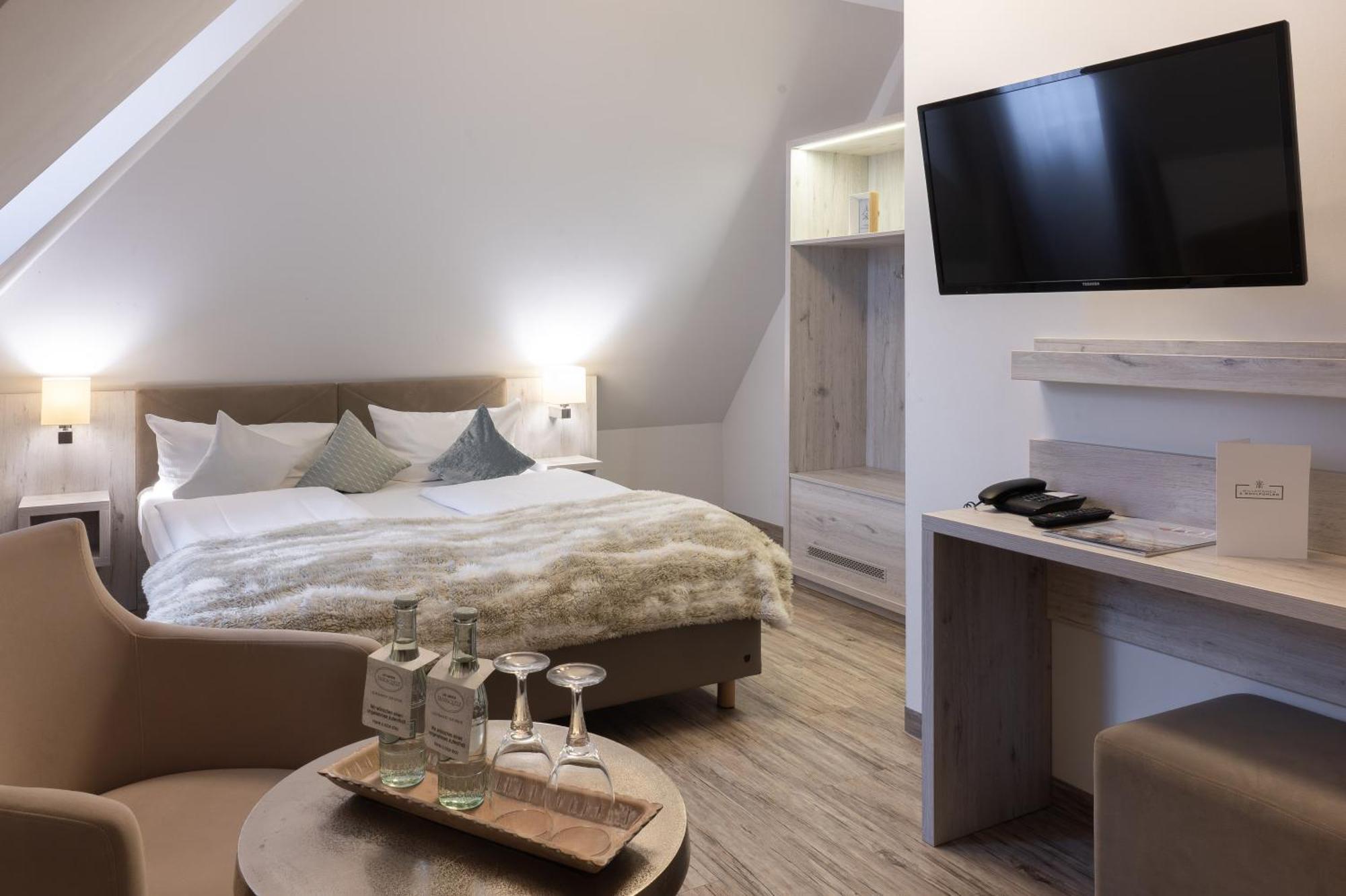 Landhotel 3Kronen Adelsdorf Kültér fotó