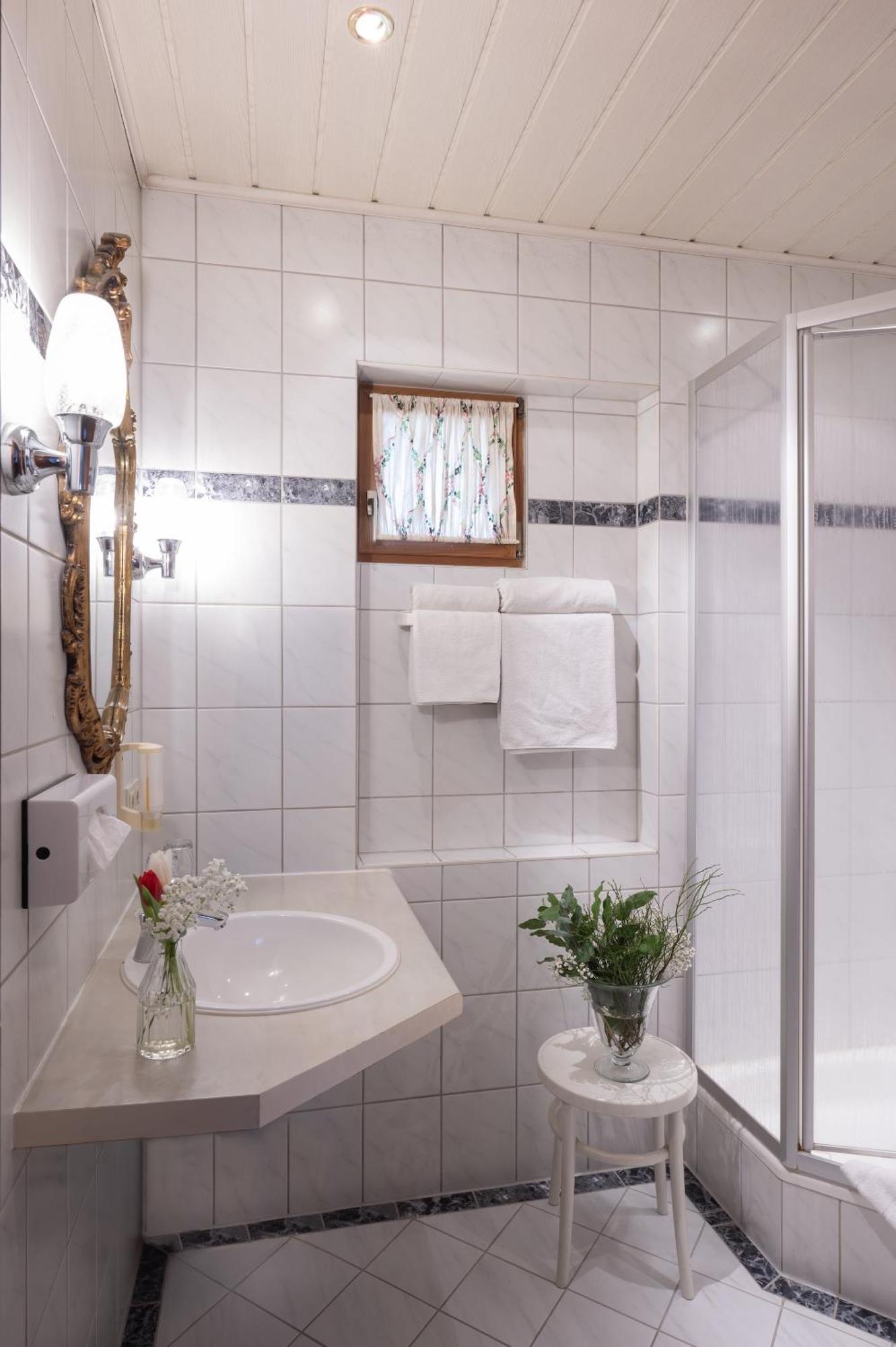 Landhotel 3Kronen Adelsdorf Kültér fotó