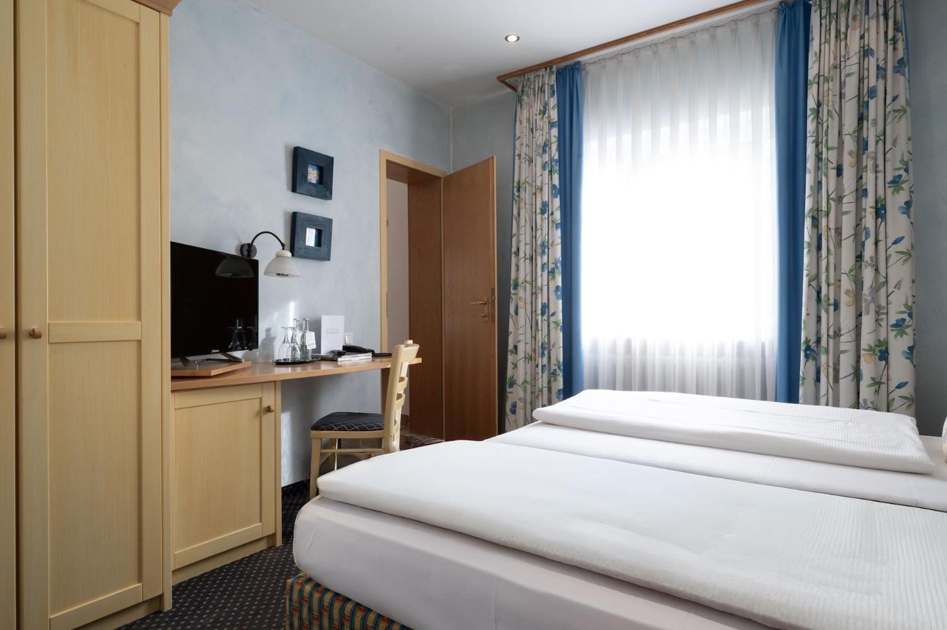 Landhotel 3Kronen Adelsdorf Kültér fotó